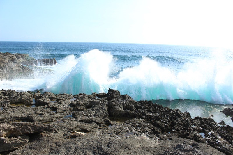 Waves crashing at the Devil's Tear