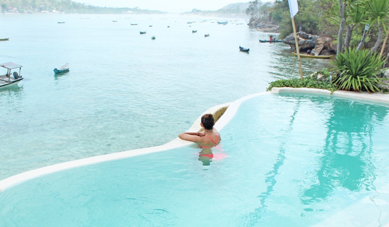 Infinity pool in Le Pirate Beach Club, Nusa Ceningan island, Bali.