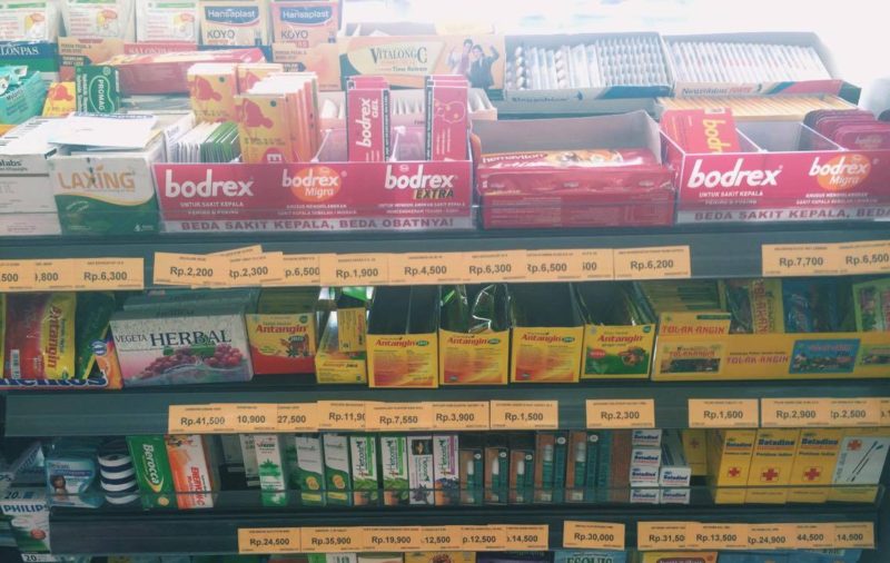 Lieky na zvýšenú teplotu či chrípku, dezinfekčné prostriedky sú bežne dostupné v supermarketoch. 